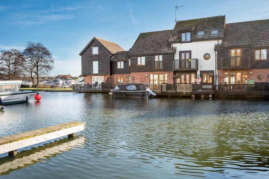 Peninsula Cottages Holidays on the Norfolk Broads